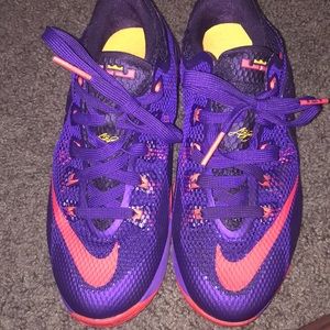 LeBron James Tennis shoes